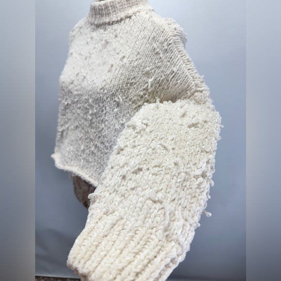 URBAN OUTFITTERS Ivory MILO Chenille distressed crop Sweater size M/L - Picture 5 of 14
